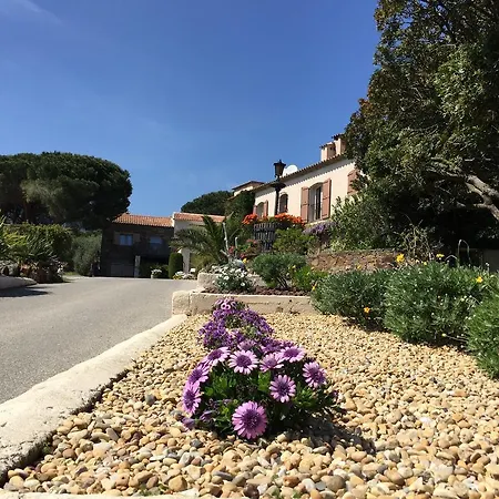 Domaine Du Mas De Peyres *