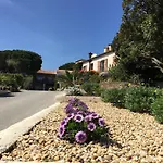 Domaine Du Mas De Peyres *