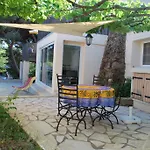 Domaine Du Mas De Peyres Apartment *