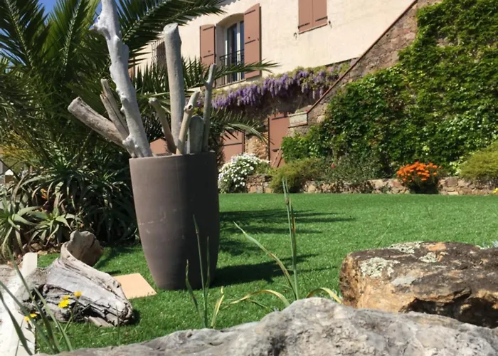 Domaine Du Mas De Peyres *