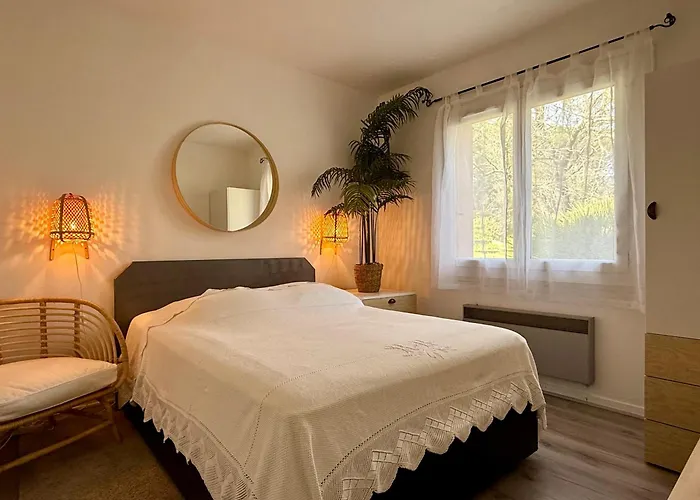 Domaine Du Mas De Peyres Apartment